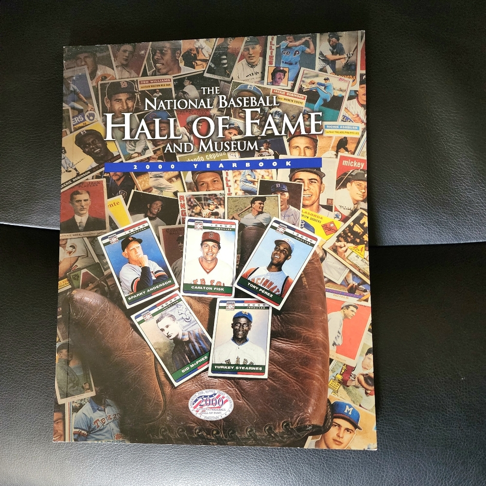 Vintage National Baseball Hall of Fame and Museum 2000 yearbook.